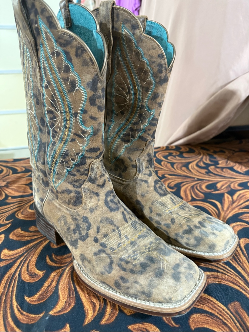 Women’s 9B Ariat Brown Leopard-Print Western Boots with Teal Lining - Picture 8 of 12